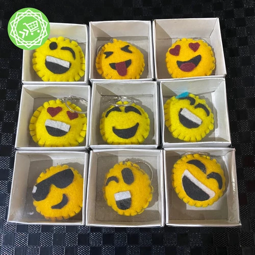 [https://www.tokopedia.com/decagontwinshop/souvenir-gantungan-kunci-emoji-keren-kayak-di-hp?extParam=src%3Dshop%26whid%3D16189528&aff_unique_id=&channel=others&chain_key=] Bros Emoji ANCAK