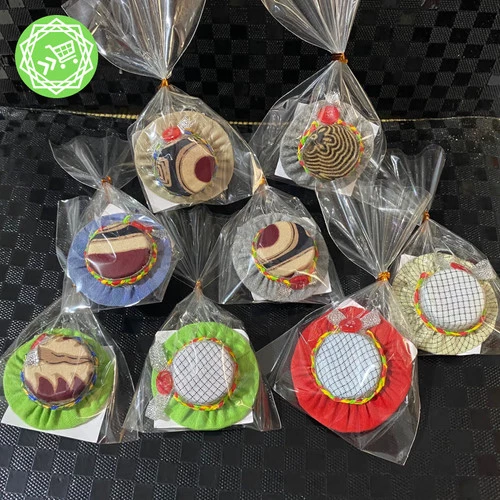 [https://www.tokopedia.com/decagontwinshop/souvenir-bros-topi-mini?extParam=src%3Dshop%26whid%3D16189528&aff_unique_id=&channel=others&chain_key=] Bros topi